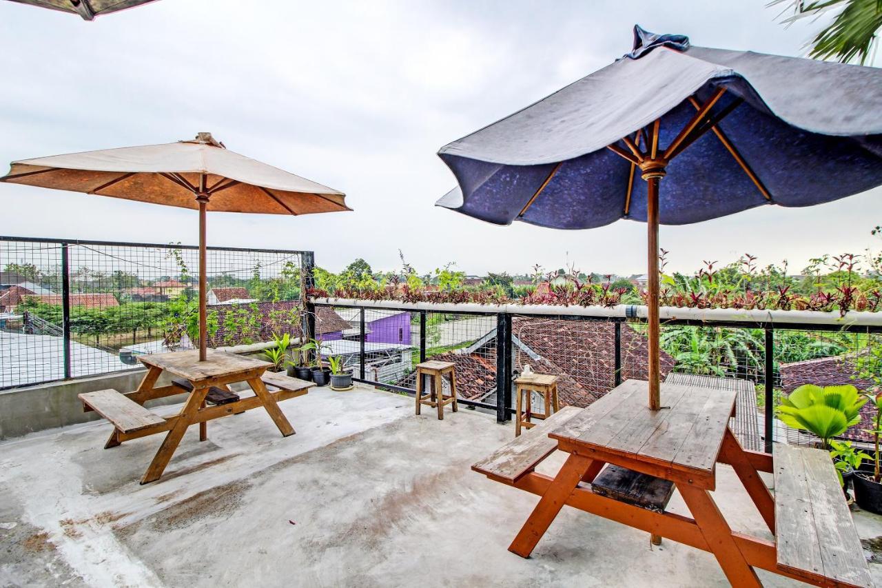Oyo 92256 Sentosa Residence Джокьякарта Экстерьер фото
