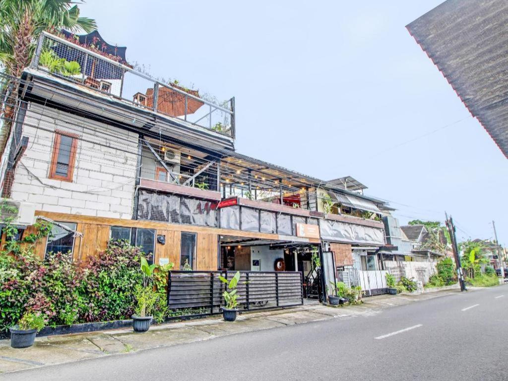Oyo 92256 Sentosa Residence Джокьякарта Экстерьер фото